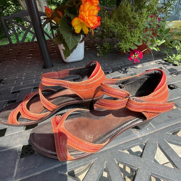 Lightly used Naots size 9 (40) - Picture 4 of 8